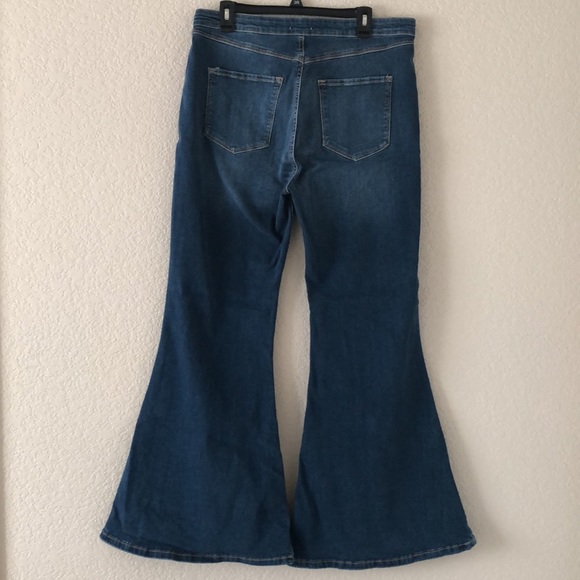 Forever 21 - Bell Bottom Jeans - Picture 5 of 6